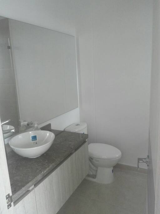 BAÑO ALCOBA PRINCIPAL