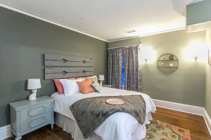 Sunny Guest Suite in Historic Downtown KC