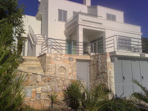 Thomas House Karbuni,9m to Sea,Motorboat,Sup,Bikes