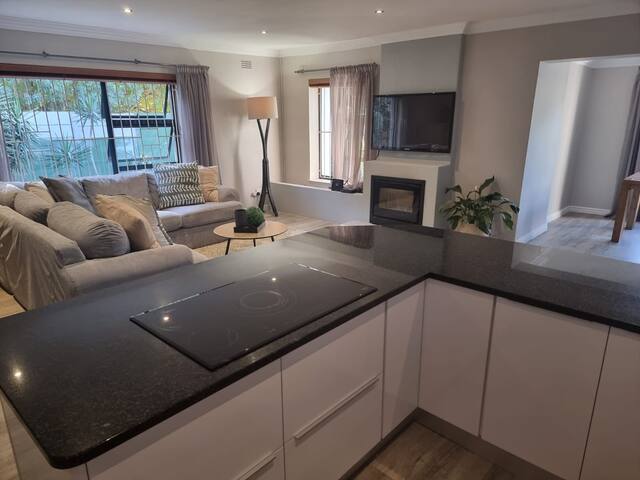 Family Home – 4 Bedrooms, Large Garden + Pool gallery image 4