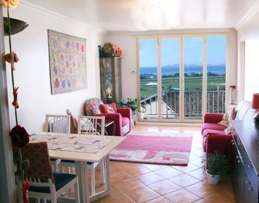 séjour/salon face a la mer avec balcon
vue panoramique sur Marseille sud
