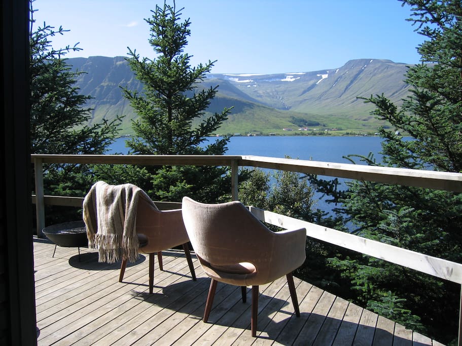 Near Reykjavik, Lakeside Cottage. Houses for Rent in IS, Iceland