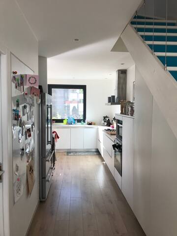 Grande maison lumineuse avec piscine dans Bordeaux gallery image 5