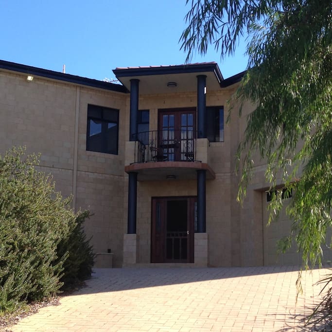 The spacious entrance with double driveway and plenty of car access