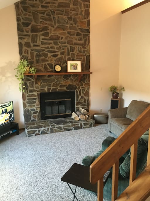 Main gathering area is pleasant and welcoming, with a vaulted ceiling of 15 feet. Television with cable and over 150 channels, including HD and DVR, and internet.