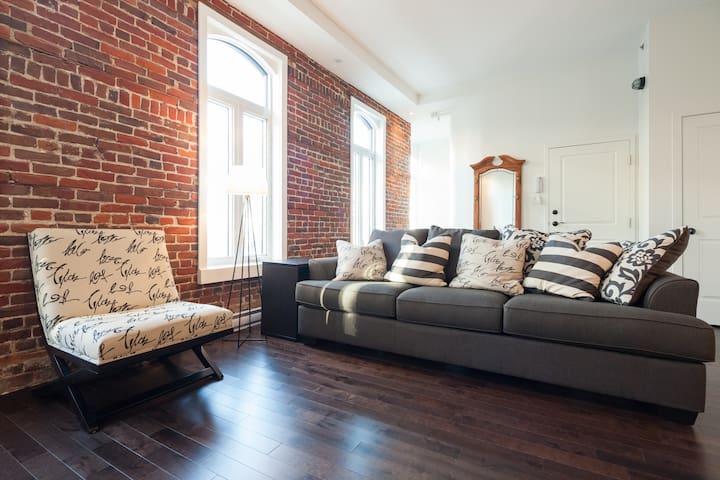 Luxury renovated historical condo