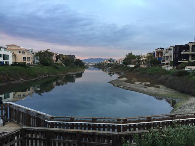 Studio at the Beach With Parking!!!23k