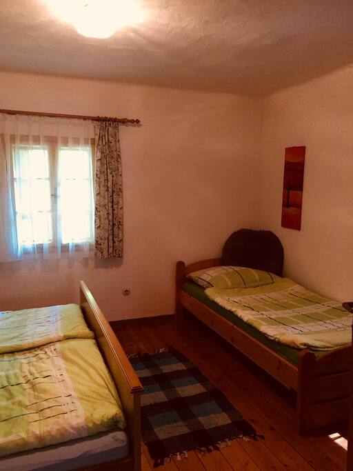 Schlafzimmer 1 mit Extrabett