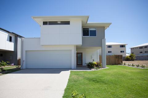 The Beach Holiday Home - Mackay QLD