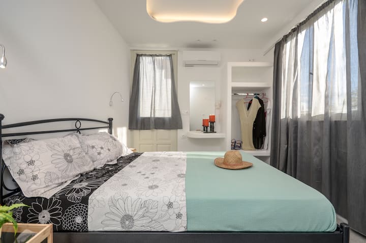depis suites double room Naxos town
