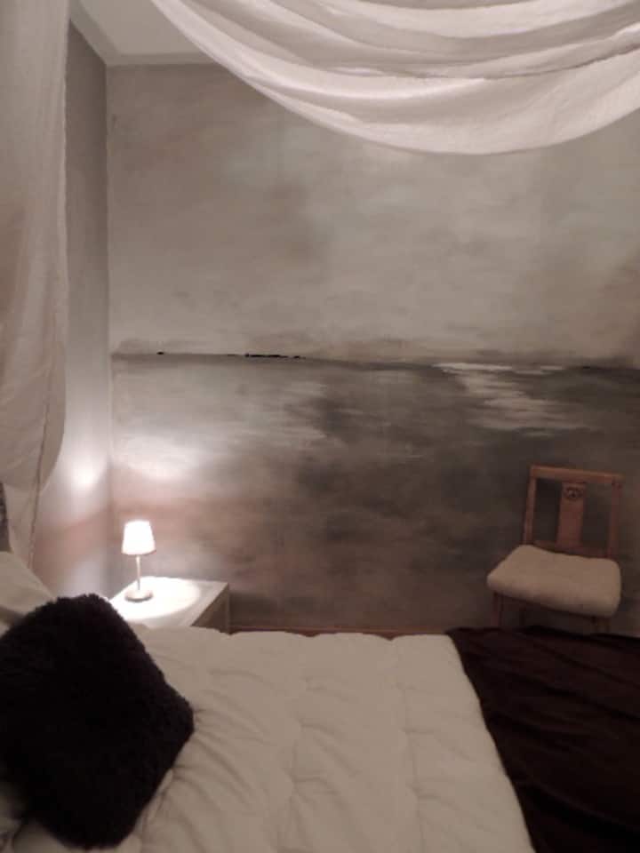 غرفة نوم صغيرة ، 160 × 200 سرير