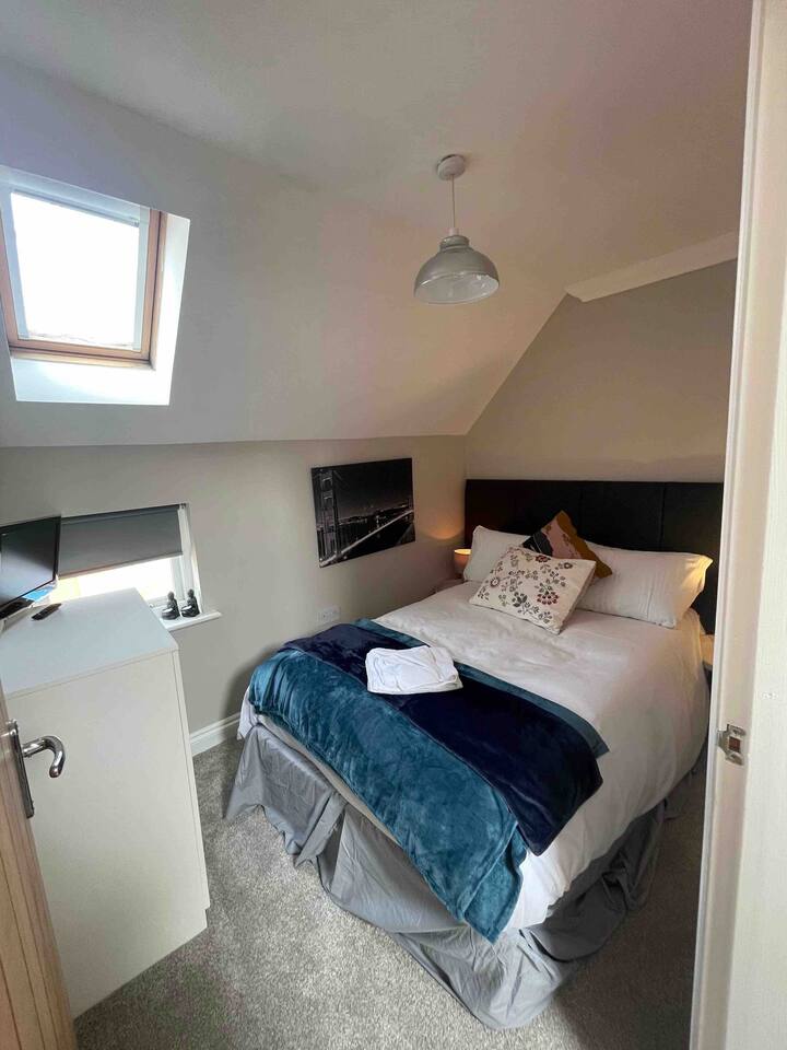 мала брачна спална соба