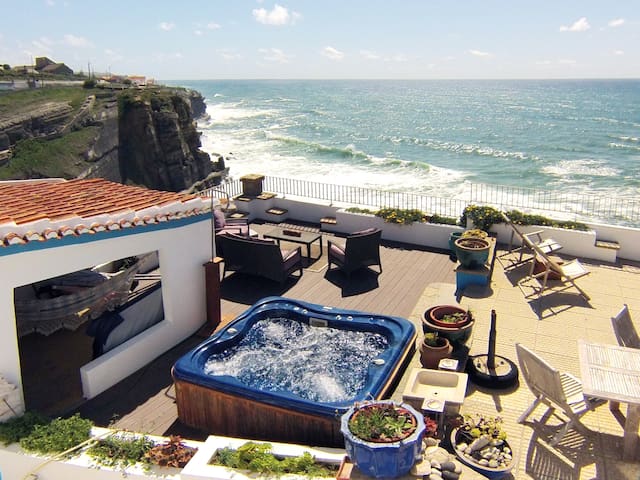 Cabana do Mar-Azenhas do Mar-refuge over the sea gallery image 2