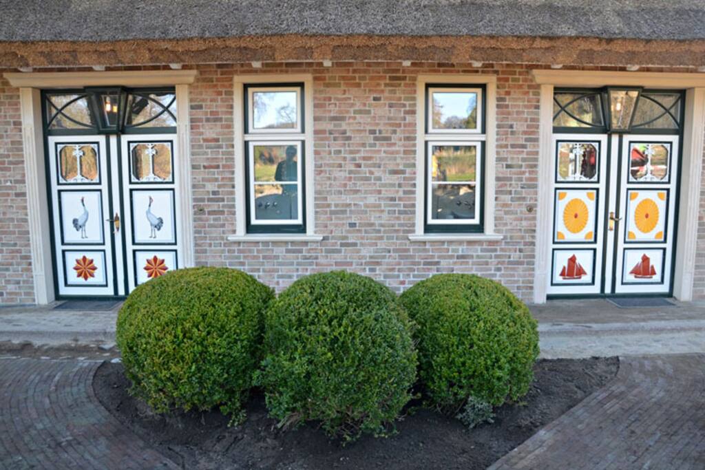 Die individuellen Eingänge zu den beiden Haushälften.
