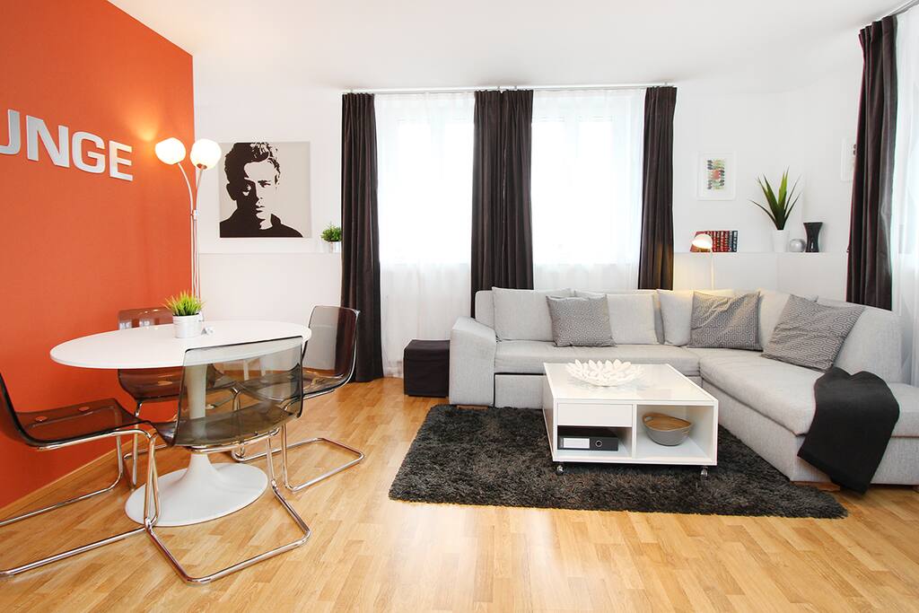 Wohnzimmer mit Küchenzeile / livingroom with kitchenette