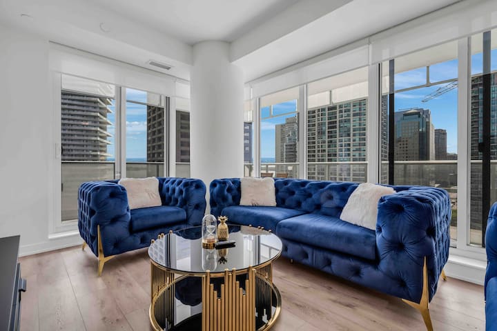 New, Luxurious Stunning Views Harbour front