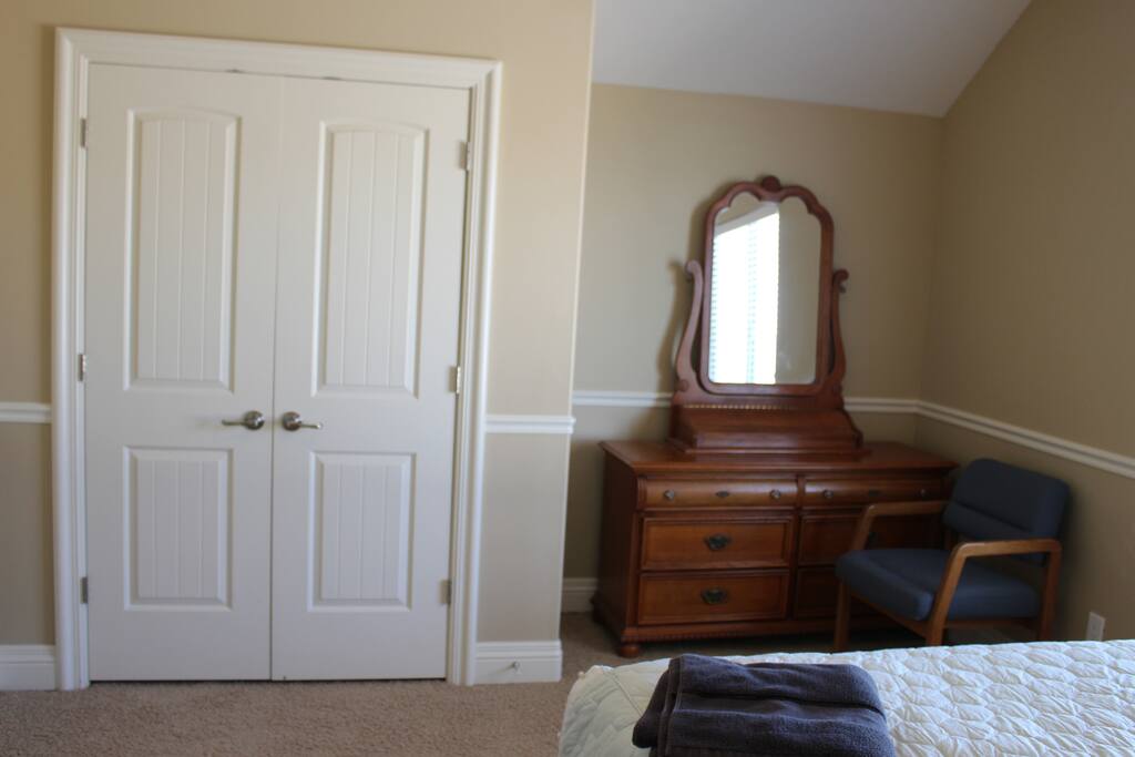 Dresser And closet