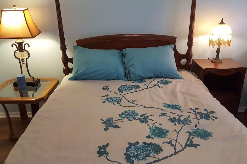 Master with 4 poster bed.