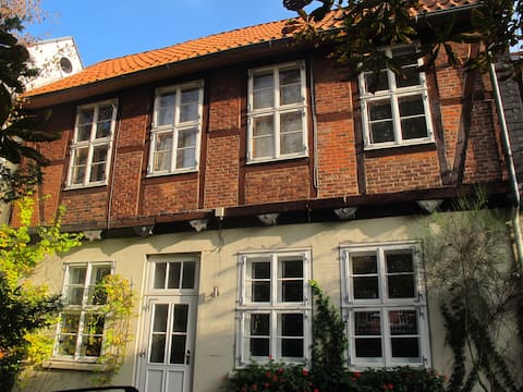 modern flat, central but quiet