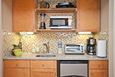 Popular Airbnb listing: My Little Surf Shack in Kailua Kona in Kaiminani