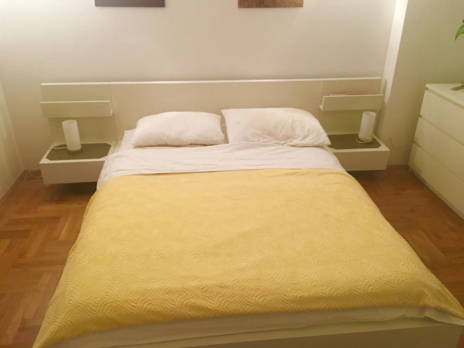 Master suite with queen size bed
