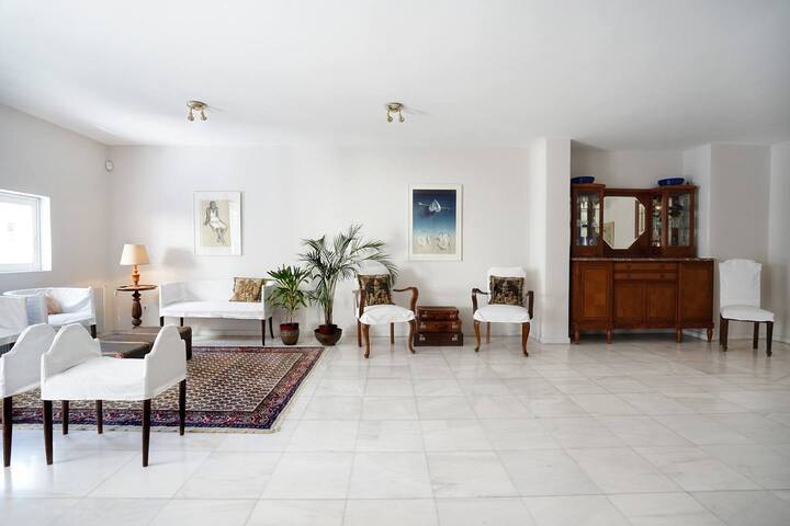 White Marble residence with Parthenon views gallery image 3