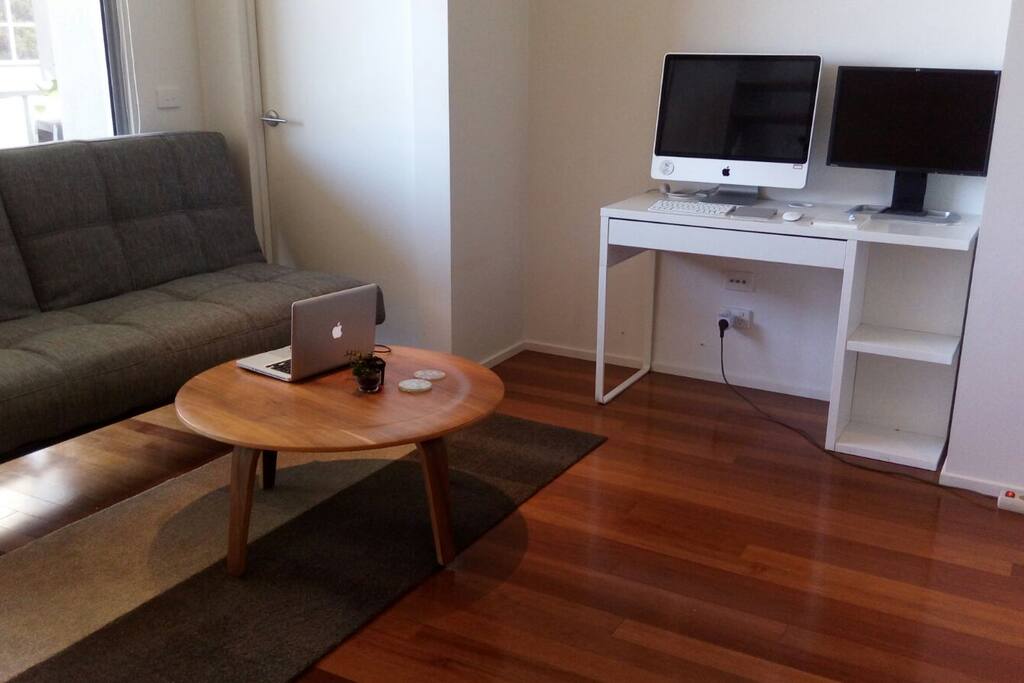 lounge/living area, power outlets