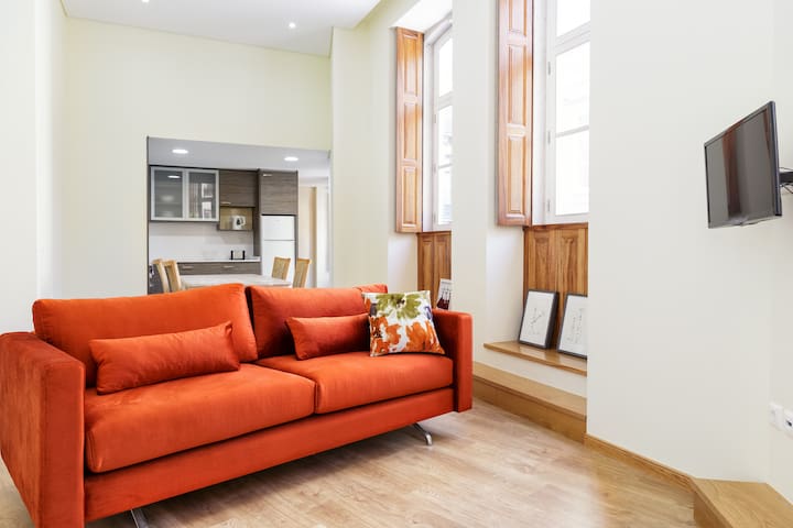 Spacious and Bright @ City Center