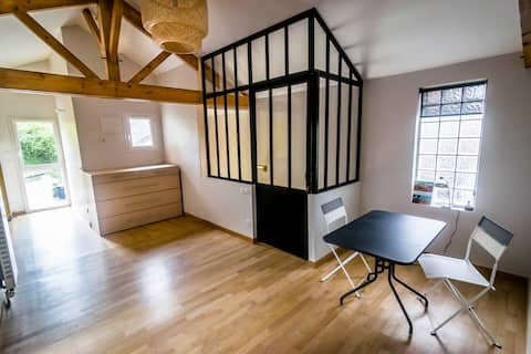 Top performing Airbnb: Nice apartment in townhouse in Auxerre