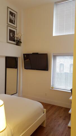 Modern 2BR Williamsburg Loft With a Balcony gallery image 5