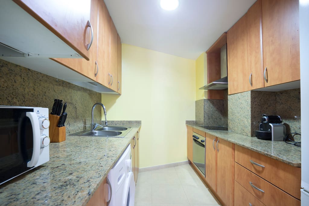 La cocina independiente con todos los assesorios