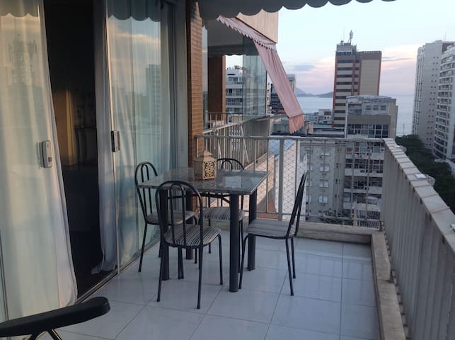 3 Bedrooms (160m2), Rua Farme de Amoedo. Garage!