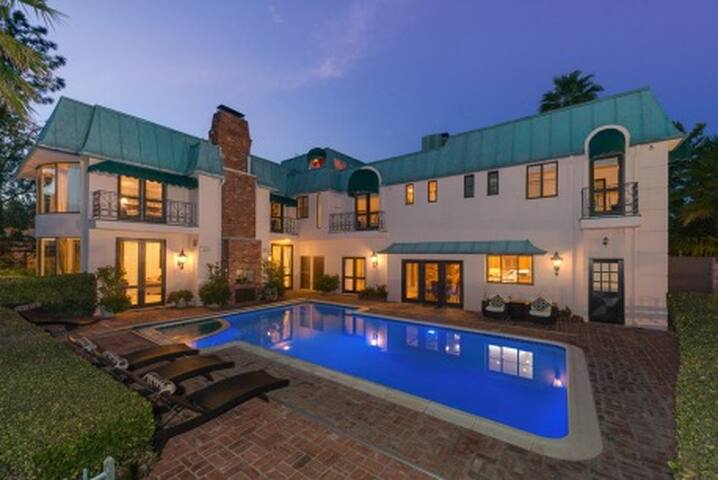 INDULGE AT LE CHATEAU!! 17 ROOMS, VIEWS, POOL!!! gallery image 3