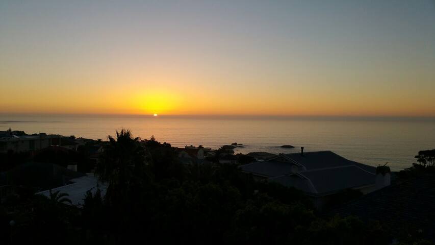 Camps Bay Apartment – Great View gallery image 5