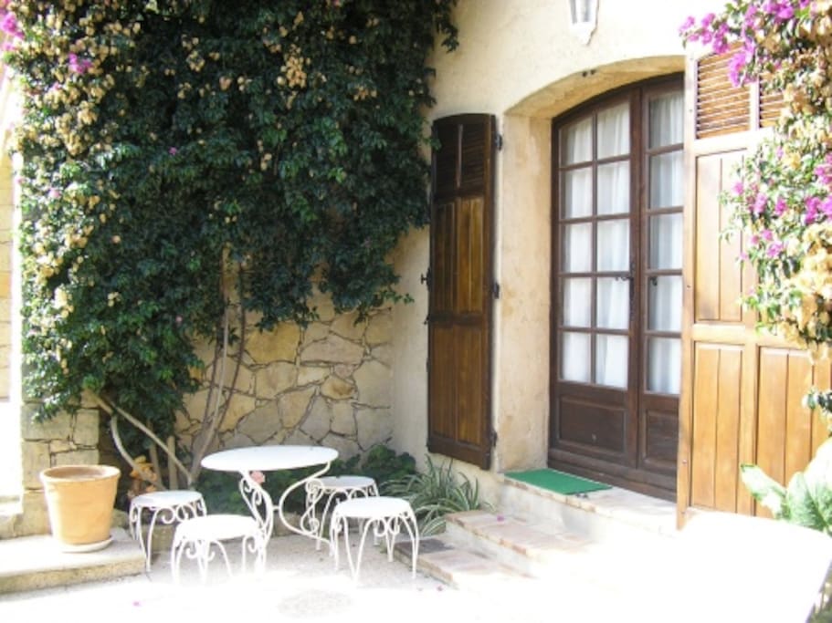 Terrasse devant la chambre