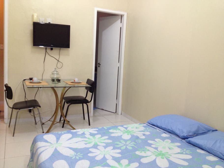 Vista parcial e atual do mobiliário do apartamento