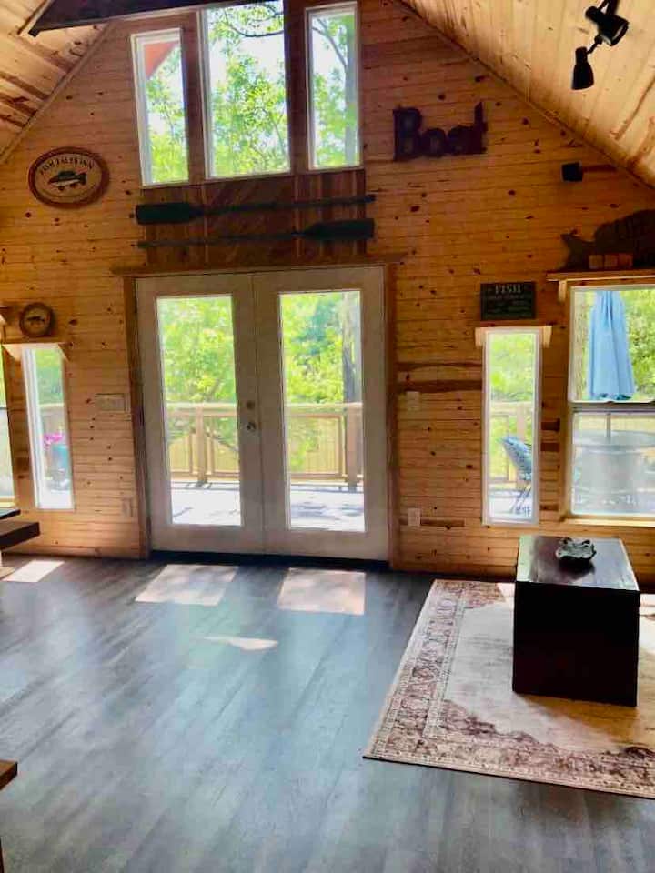 غرفة معيشة في الطابق الرئيسي 