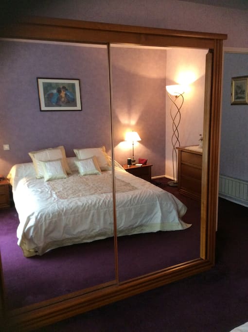 Chambre avec lit Kong seize d'un mètre soixante