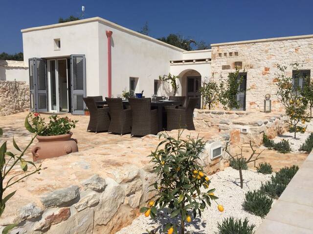 Trullo Colomba with beautiful infinity pool gallery image 3