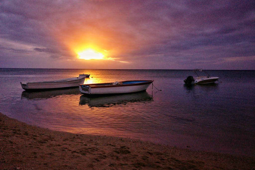 You can have a sundowner session everyday in front of La Case Creole