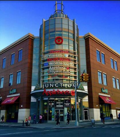 Prime location: abundant stores & transportation!