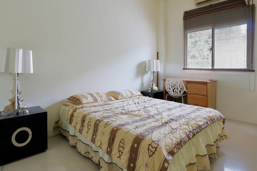 Guest room.