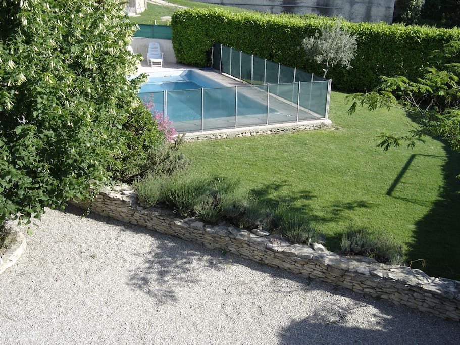 Piscine et jardin