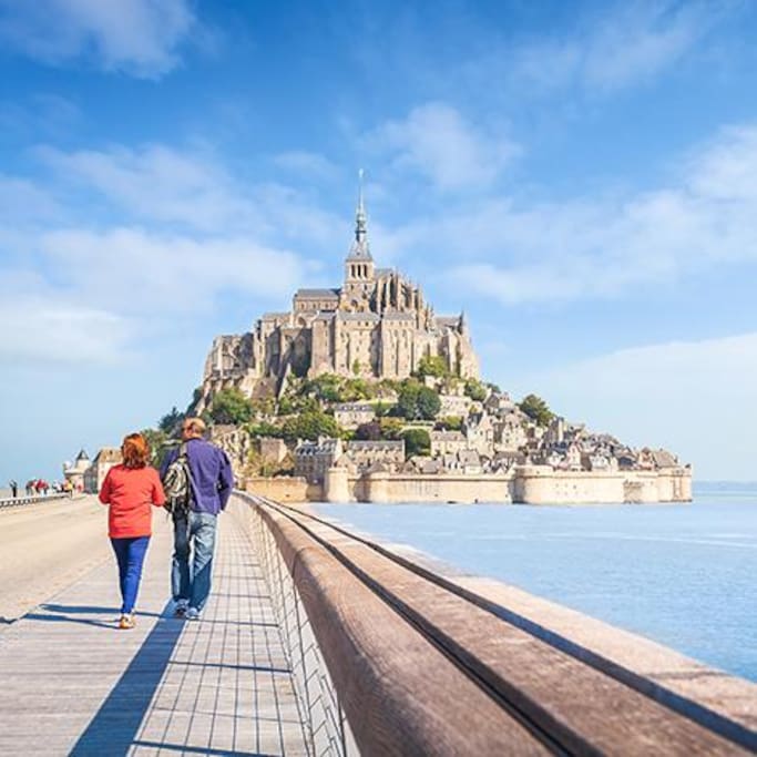 situé à 12 km du Mont Saint Michel