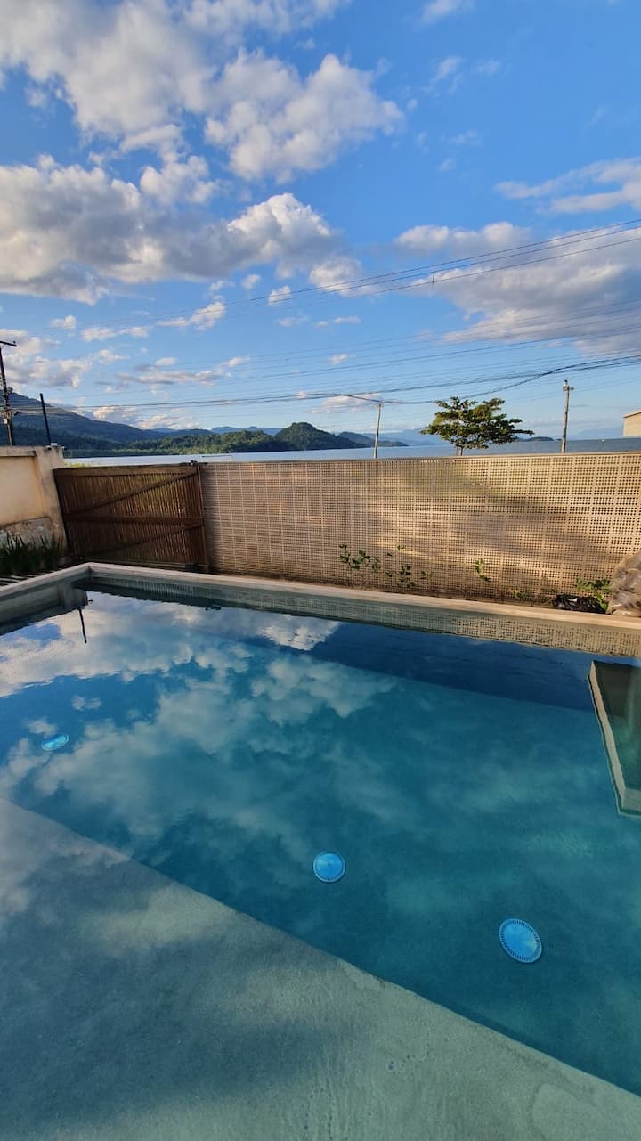 Modern House facing the sea in Jabaquara