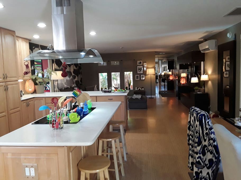 KITCHEN COMMON AREA