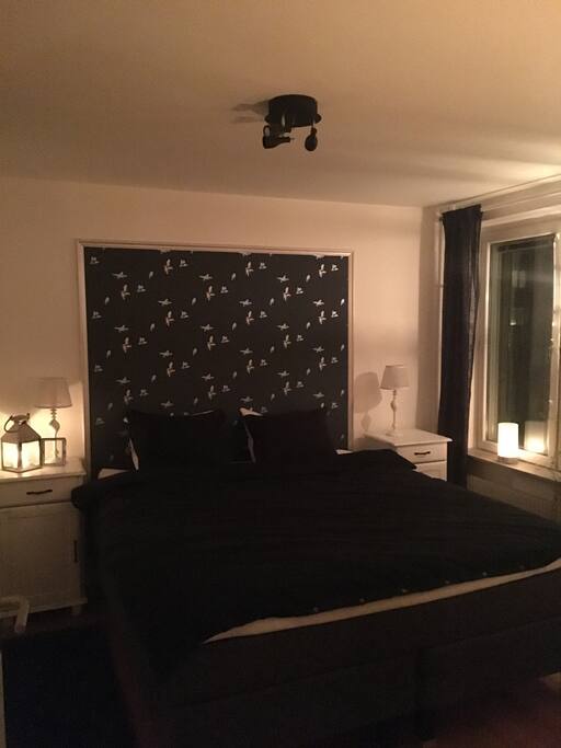 Master bedroom with a big kingsize bed 180*210 cm