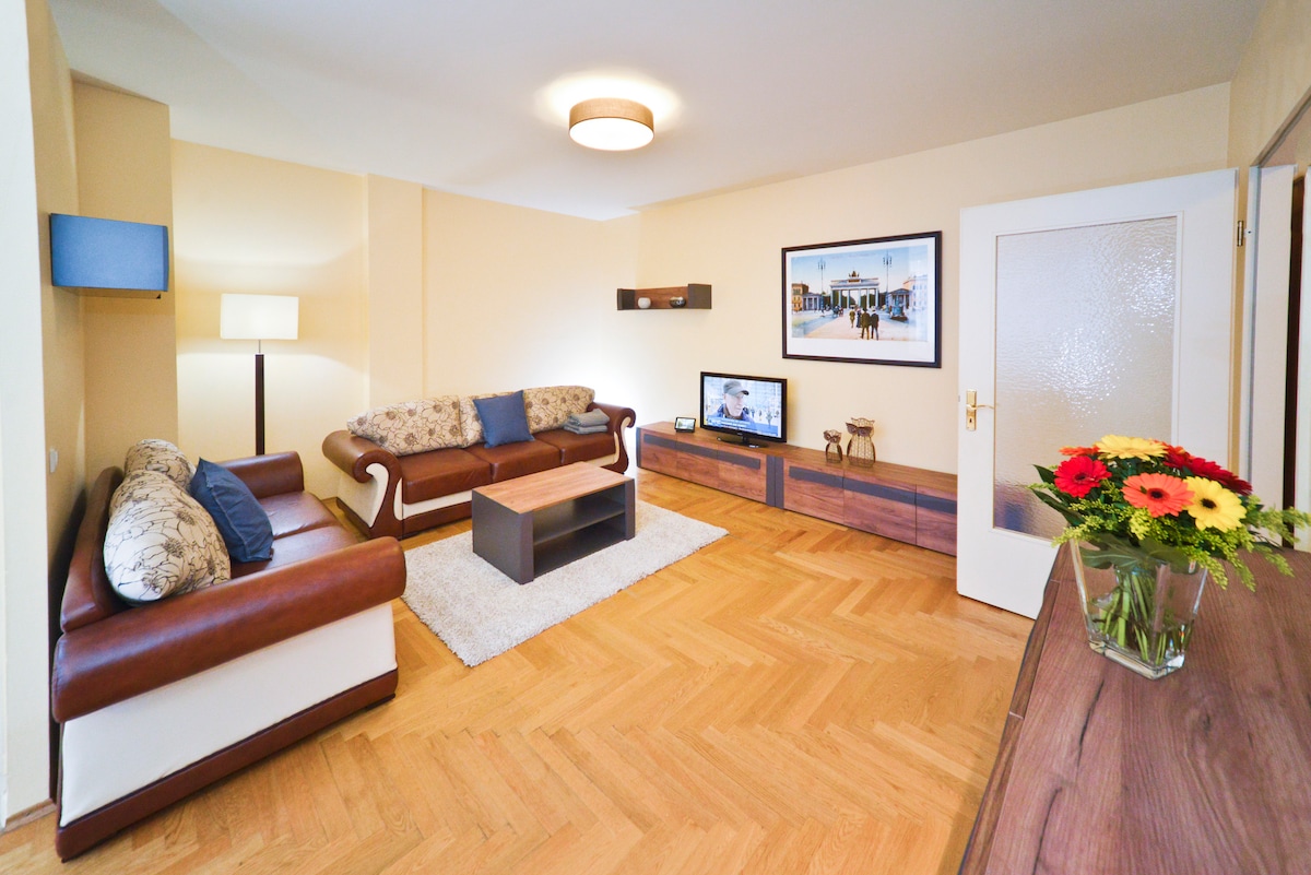 Popular Airbnb listing: 2-bedroom apartment at Prager Platz in Wilmersdorf