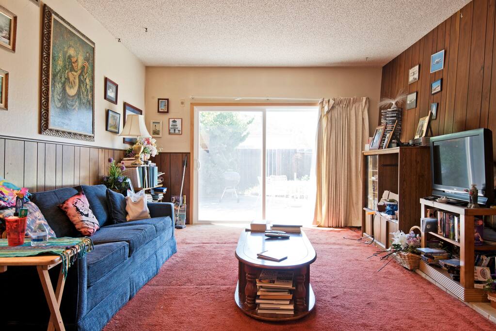 This is better view of whole room where The " Friendly Space!"