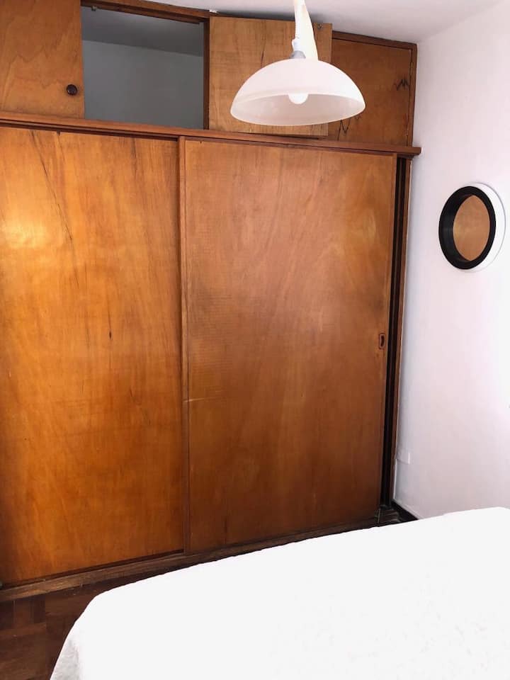 Sovrum med stor garderob